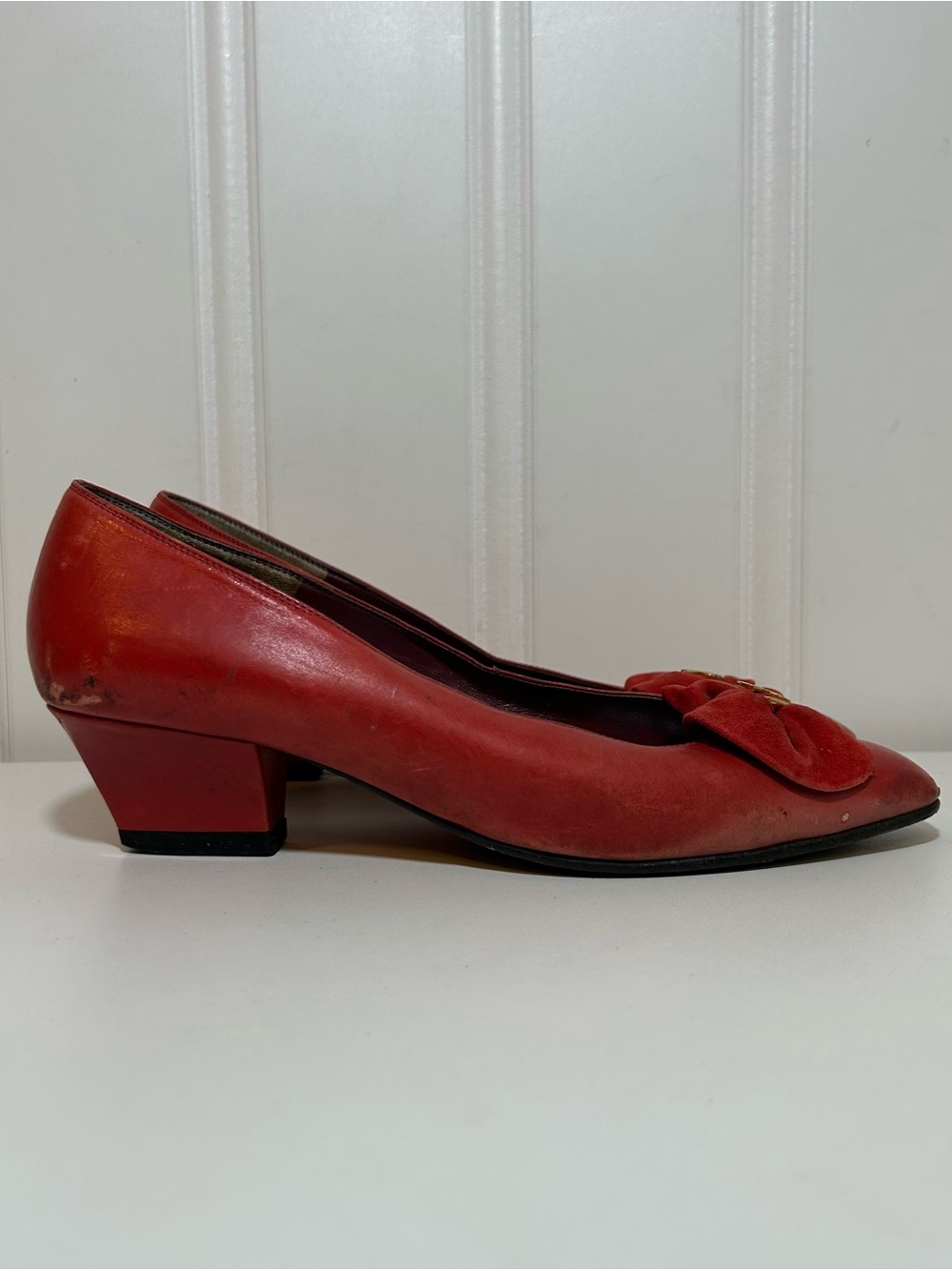 Playboy Red Women’s Low Heel Pumps with Bow gold Accent vintage